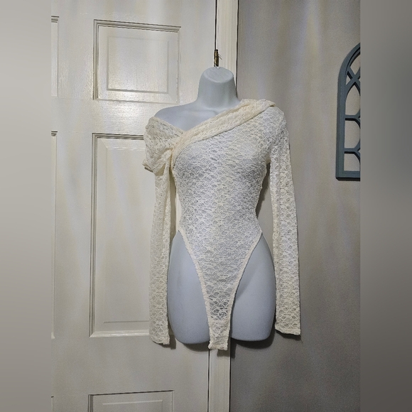 Chaser Tops - Elegant Cream Lace Off-Shoulder Bodysuit